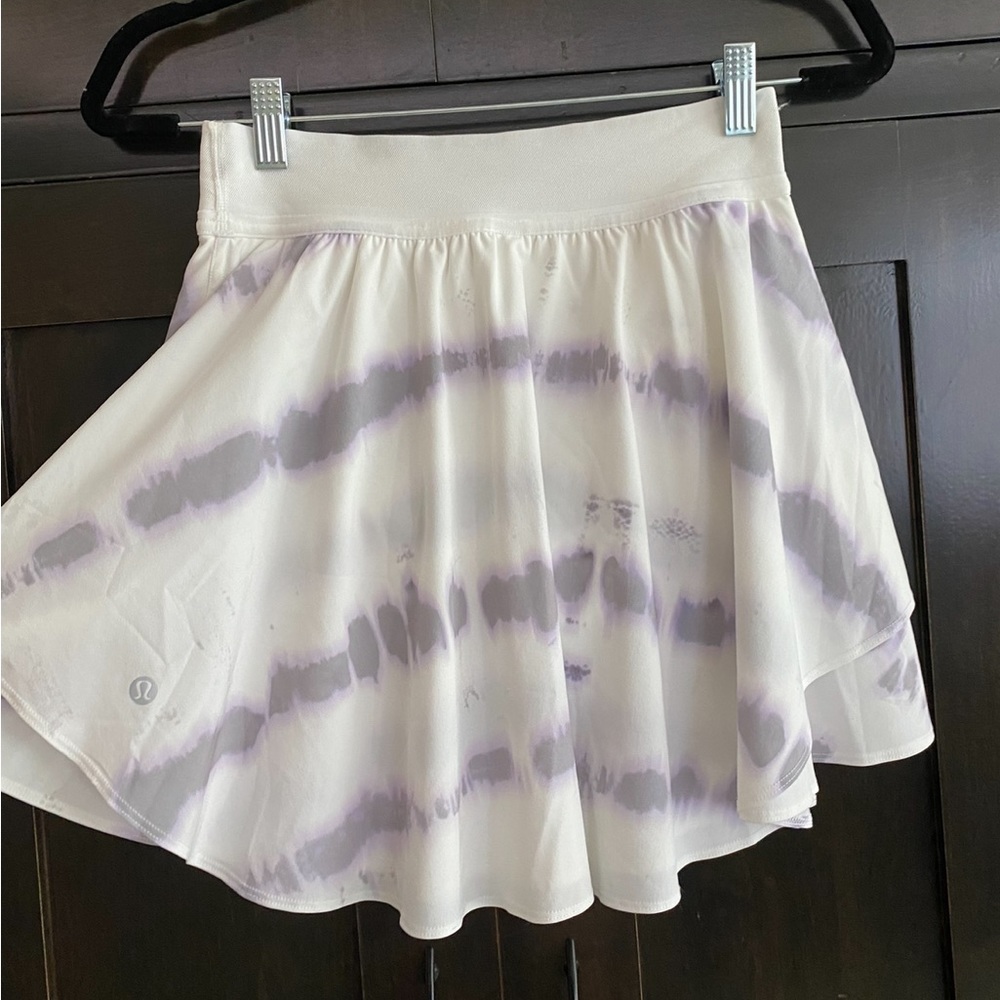 Lululemon tie dye skirt size 4 tall (white, purple & grey)